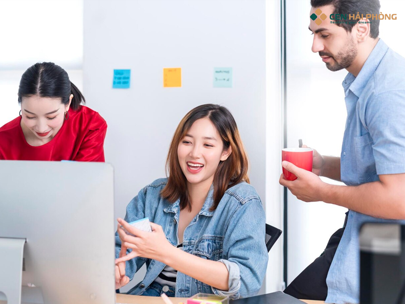 Nhân viên kinh doanh trau chuốt về ngoại hình